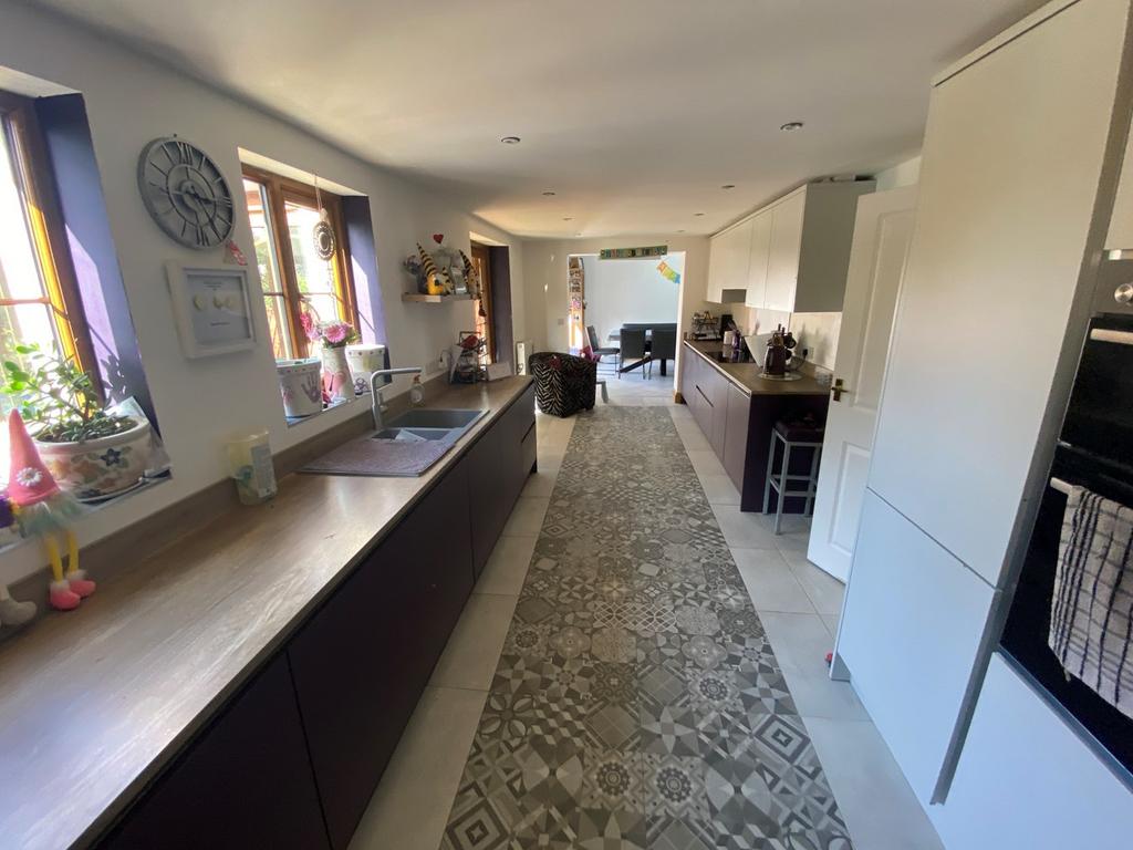 Bro Clywedog, Llanfair Clydogau, Lampeter, SA48 5 bed detached house