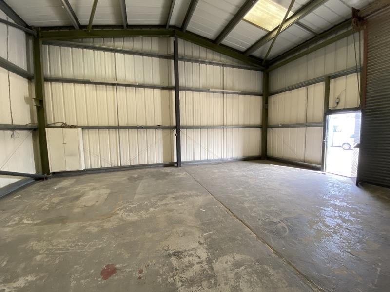 Unit 67A, Askern Industrial Estate... Industrial unit £470 pcm (£108 pw)
