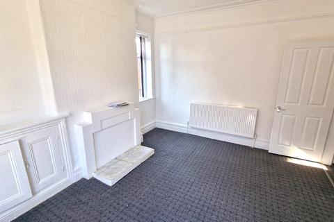 4 bedroom end of terrace house to rent, Broom Lane, Manchester