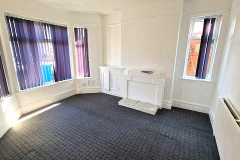 4 bedroom end of terrace house to rent, Broom Lane, Manchester