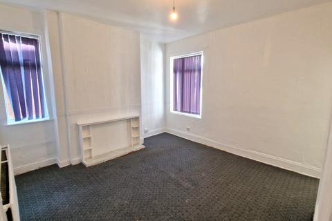 4 bedroom end of terrace house to rent, Broom Lane, Manchester