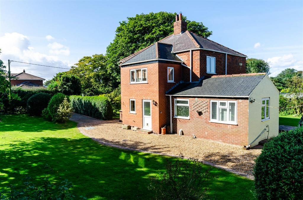 North Leys Road, Hollym 4 bed detached house for sale £350,000