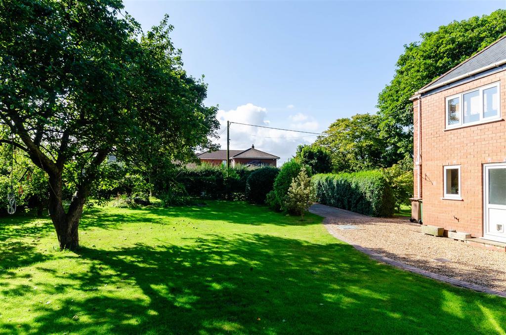 North Leys Road, Hollym 4 bed detached house for sale £330,000