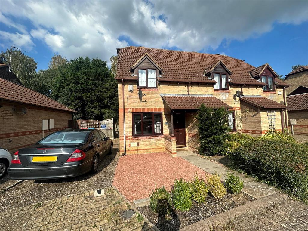 Pleshey Close, Shenley Church End... 2 bed semidetached house £1,325