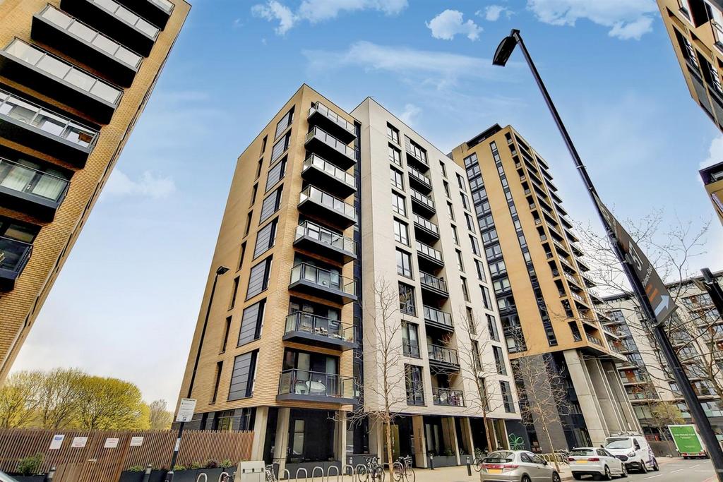 Graphite Point, Palmers Road, E2 2 bed penthouse to rent £2,500 pcm