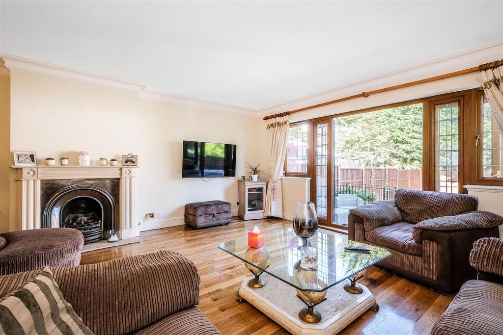 11, Lodge Villas Woodford Green-20.jpg