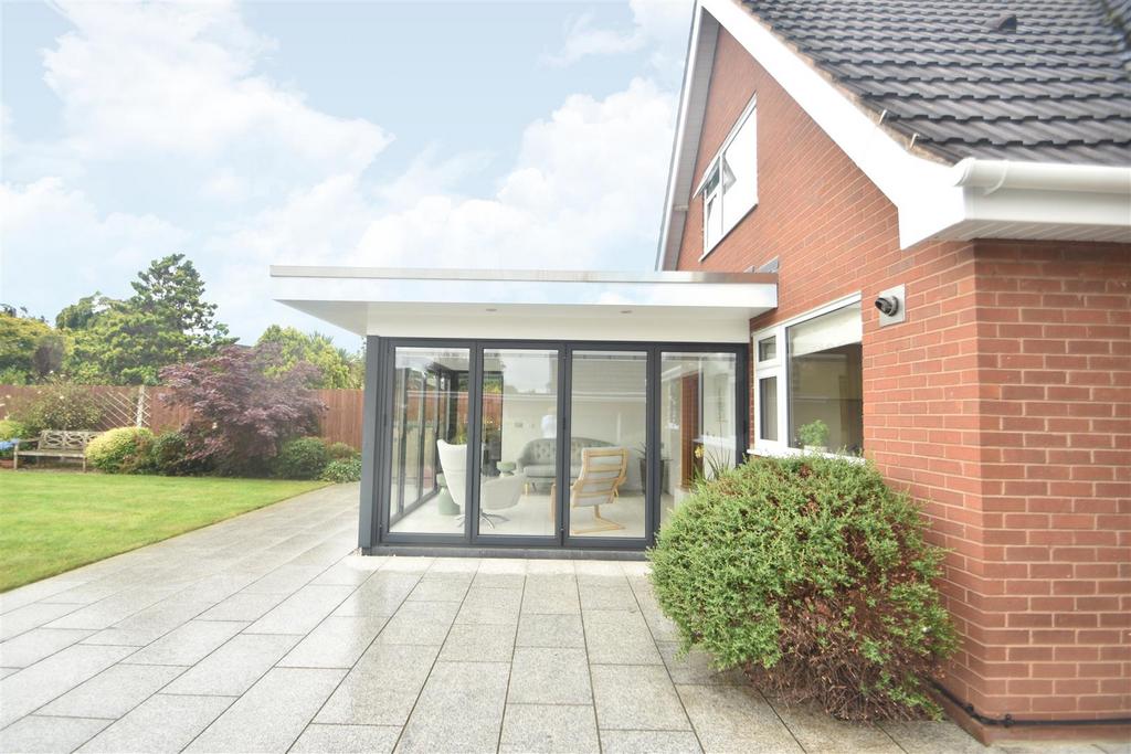 Sunroom 1.jpg