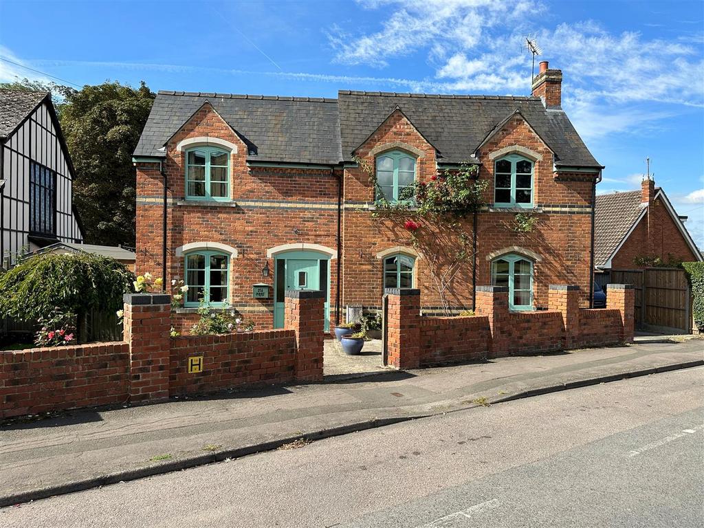 Stroud Road, Gloucester 5 bed detached house for sale £500,000