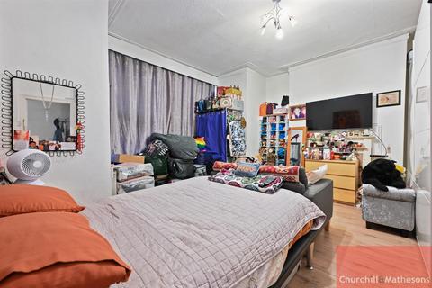 3 bedroom flat for sale, Craven Park, London, NW10