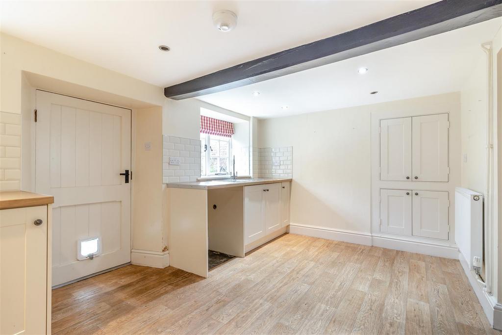 8569485-interior11.jpg