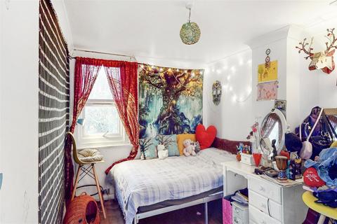 2 bedroom flat for sale, Rucklidge Avenue, Willesden Junction, London