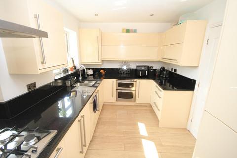 4 bedroom detached house for sale, Drovers Way, Kings Park, BD2