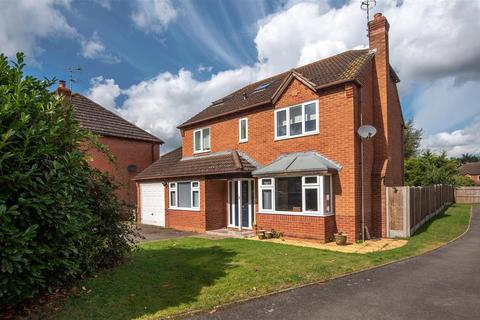 4 bedroom detached house for sale, Kestrel Close, Whittington