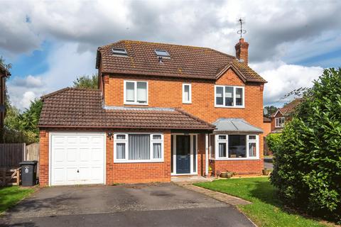 4 bedroom detached house for sale, Kestrel Close, Whittington