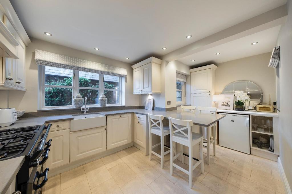 15 Millfield Lane-001.JPG