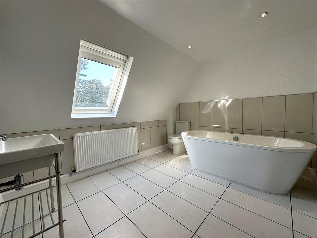 Master En Suite Bathroom 430