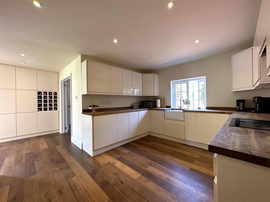 Generous Contemporary Kitchen 308