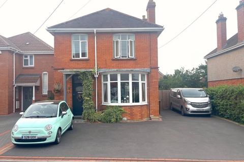 28 Brooks Road, Street, BA16 0PN
