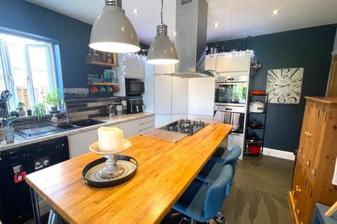28 Brooks Road, Street, BA16 0PN