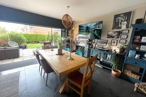 28 Brooks Road, Street, BA16 0PN