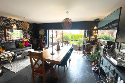 28 Brooks Road, Street, BA16 0PN
