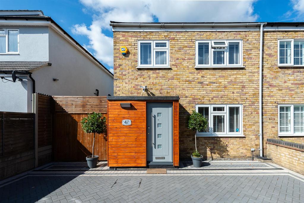 Burnt Ash Lane, Bromley 3 bed semidetached house for sale £560,000