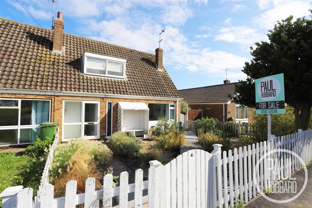 Manor Walk, Kessingland, NR33 3 bed house for sale £235,000