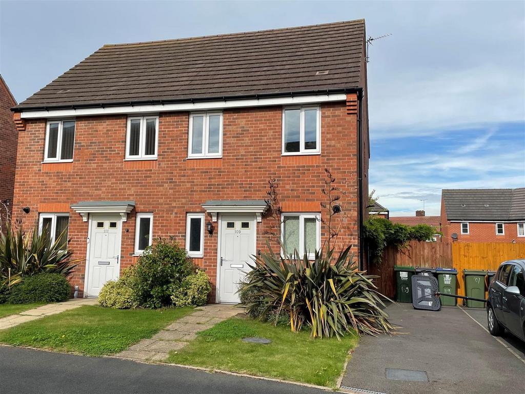 Old College Avenue, Oldbury 2 bed semidetached house for sale £220,000