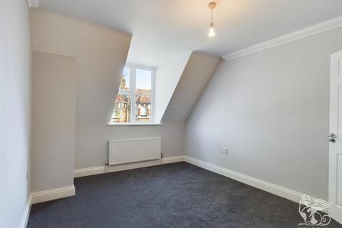 2 bedroom apartment for sale - The Olivers, The Avenue, Hornchurch