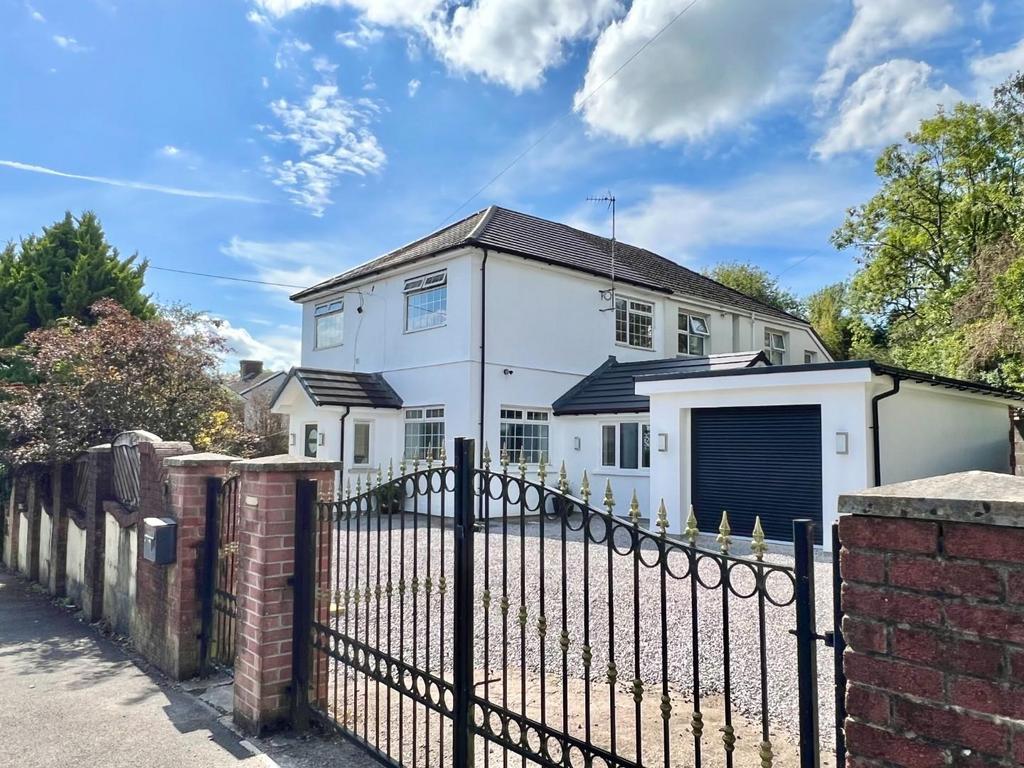 High Street, HeolYCyw, Bridgend County Borough, CF35 6HY 3 bed semi