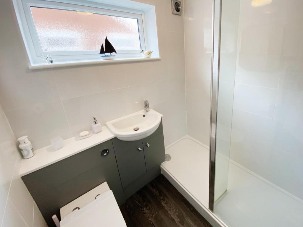 Shower Room.jpg