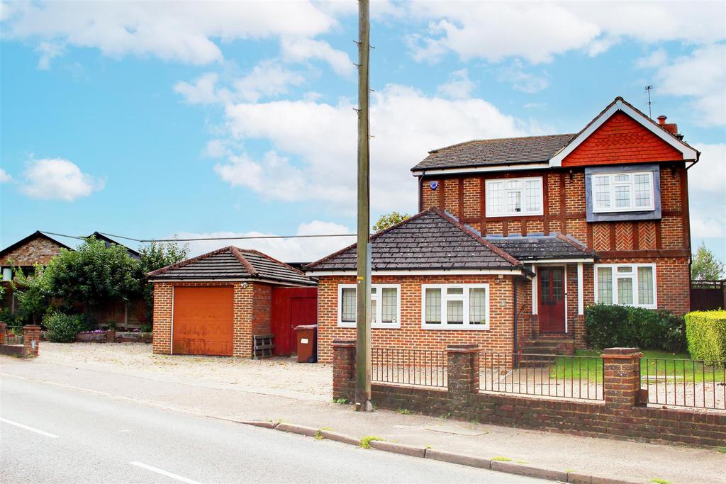 Newgate Street Village, Hertford SG13 4 bed detached house £1,200,000