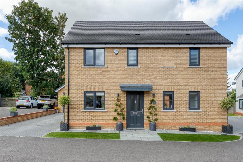 Wynchwood Lane, Shefford, Beds SG17 5XJ 3 bed detached house £575,000