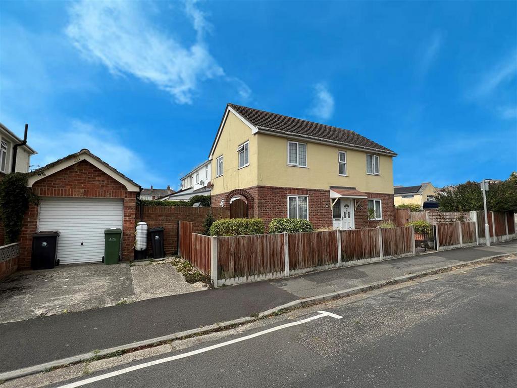 Grove Avenue, Weymouth 3 bed detached house for sale £390,000