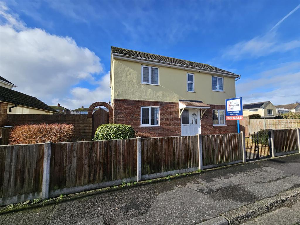 Grove Avenue, Weymouth 3 bed detached house for sale £390,000