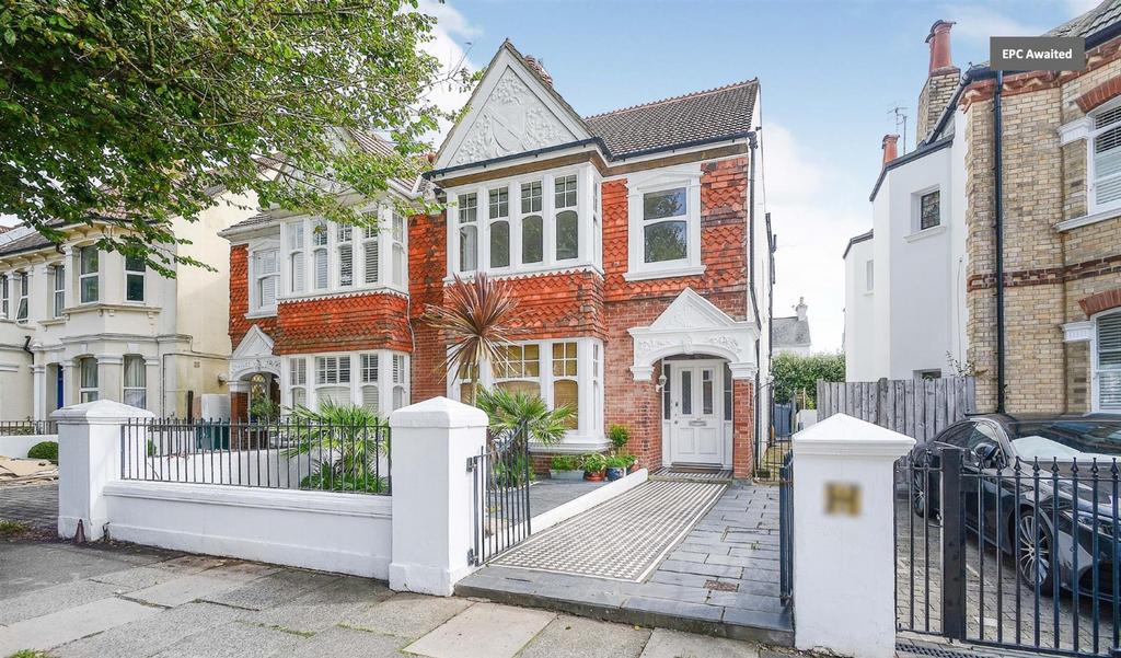 Sackville Gardens, Hove 3 bed flat £650,000