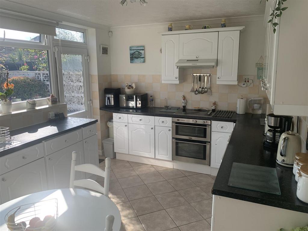 Kitchen - Edwards Way.jpg