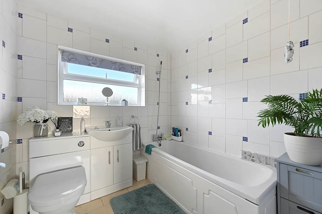N Bathroom Edwards Way.jpg