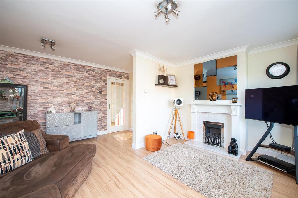 32 Coningsby Drive - internal-9.JPG