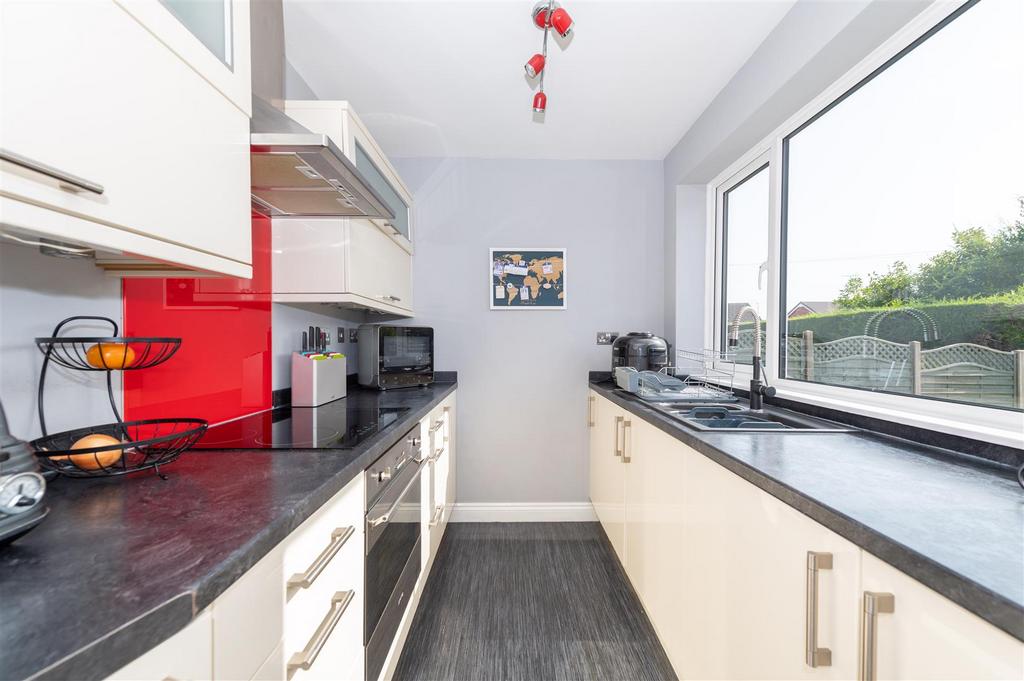 32 Coningsby Drive - internal-1.JPG