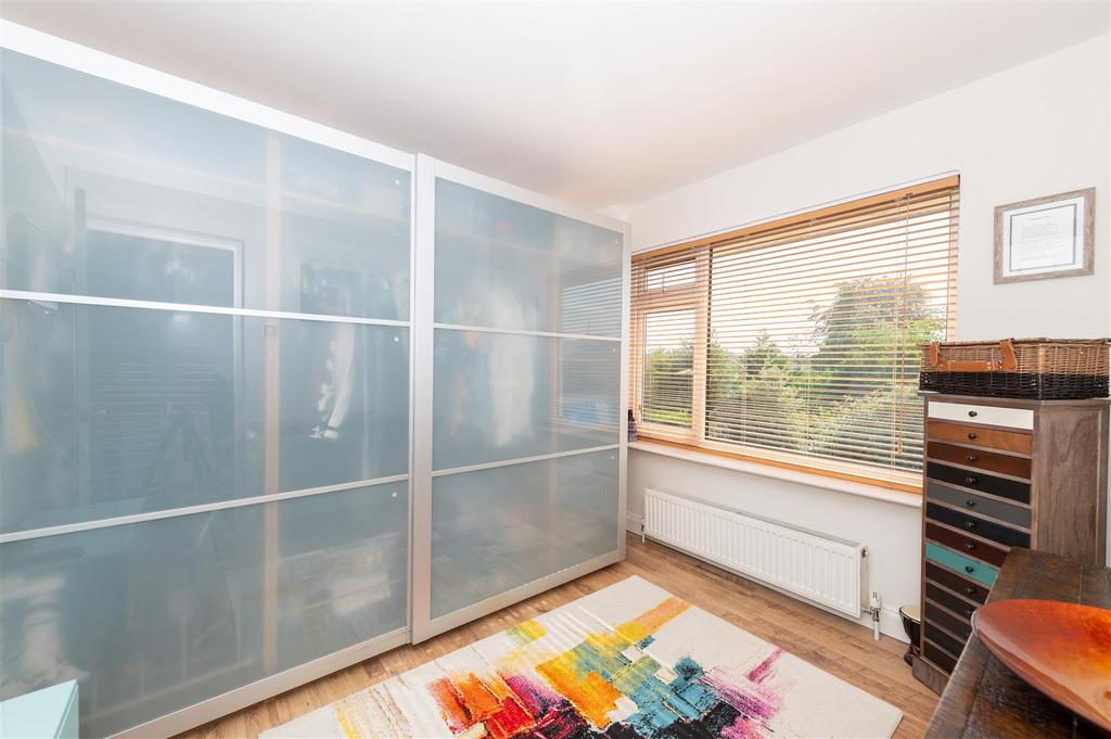 32 Coningsby Drive - internal-4.JPG
