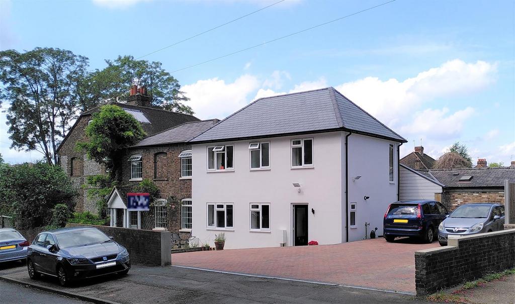 Belswains Lane & Bunkers Lane Annex, Hemel Hempstead HP3 7 bed house
