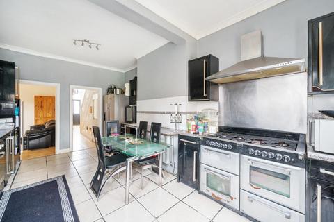 27 Barmeston Road, London, SE6 3BJ
