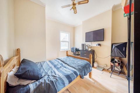 27 Barmeston Road, London, SE6 3BJ