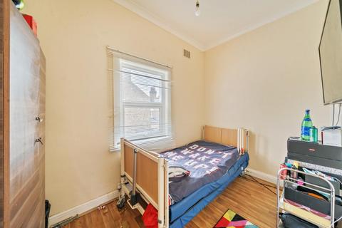 27 Barmeston Road, London, SE6 3BJ