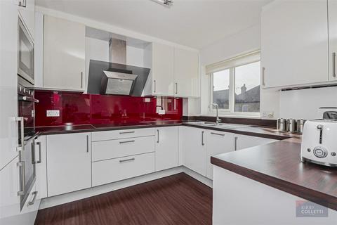 2, Eversley Lodge Park View, Hoddesdon, EN11 8PH