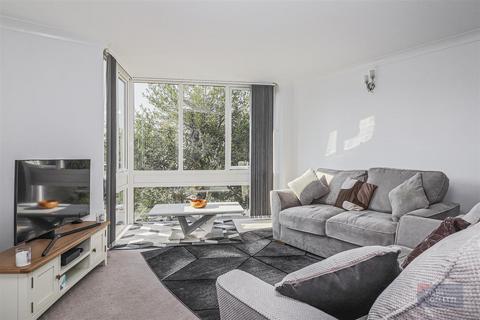 2, Eversley Lodge Park View, Hoddesdon, EN11 8PH