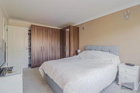 2, Eversley Lodge Park View, Hoddesdon, EN11 8PH