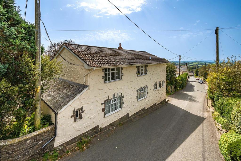Bratton Fleming, Barnstaple 5 bed detached house for sale £385,000