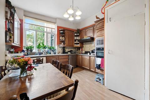 2 West Bank, London, N16 5DG